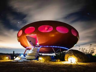 1 4 Futuro House For couples